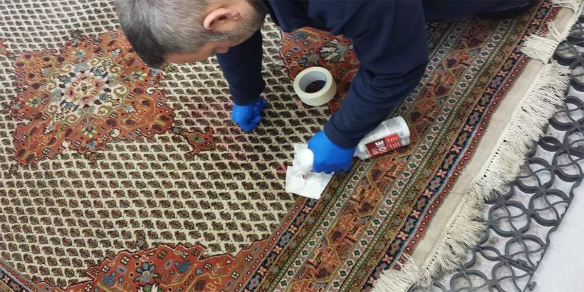 تميز كردن فرش دستباف بدون شستن