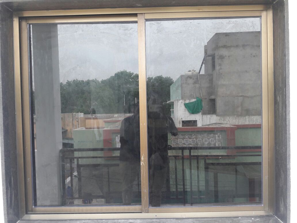 قیمت پنجره آلومینیوم شامپاینی براق